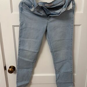 Levi's Women's Light Blue Straight Leg Jeans